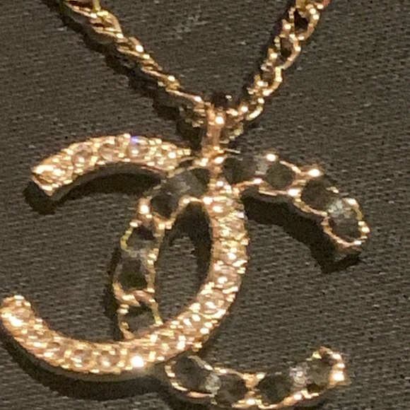 Chanel authentic rare sold out Gold and Black Pendant Necklace this season - Picture 12 of 17